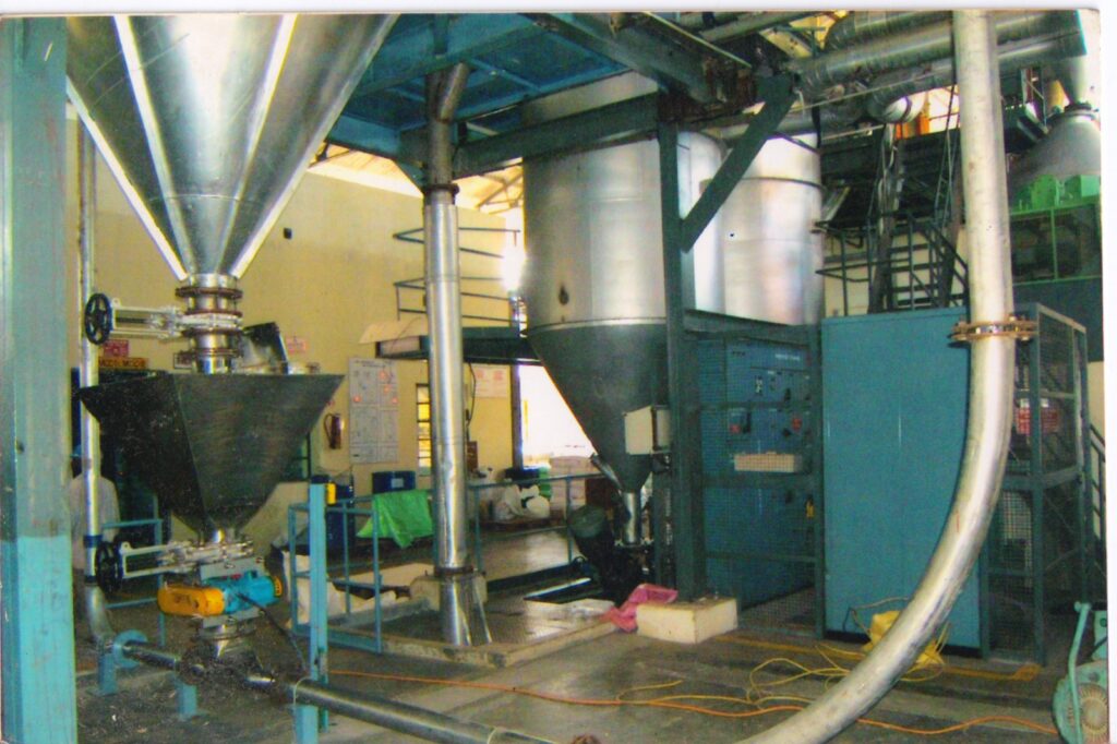 Industrial pneumatic conveying system used for efficient powder handling in pharmaceutical production